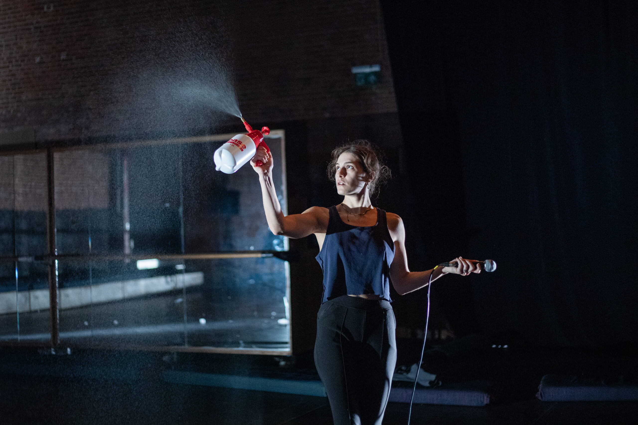 Stenochωreography / one moves the other doesn’t